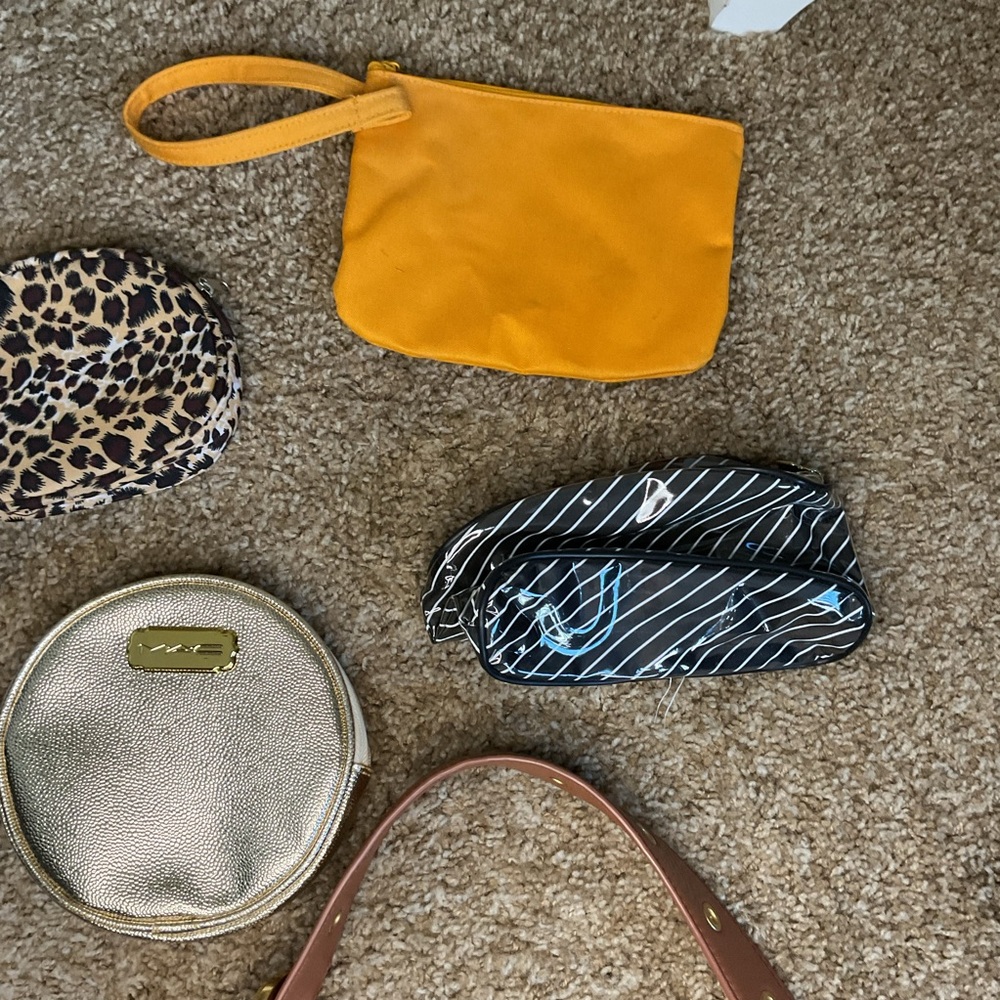 Vince Camuto Brown Leather Crossbody Bag Gold Hardware Adjustable Strap Mini - Picture 4 of 12